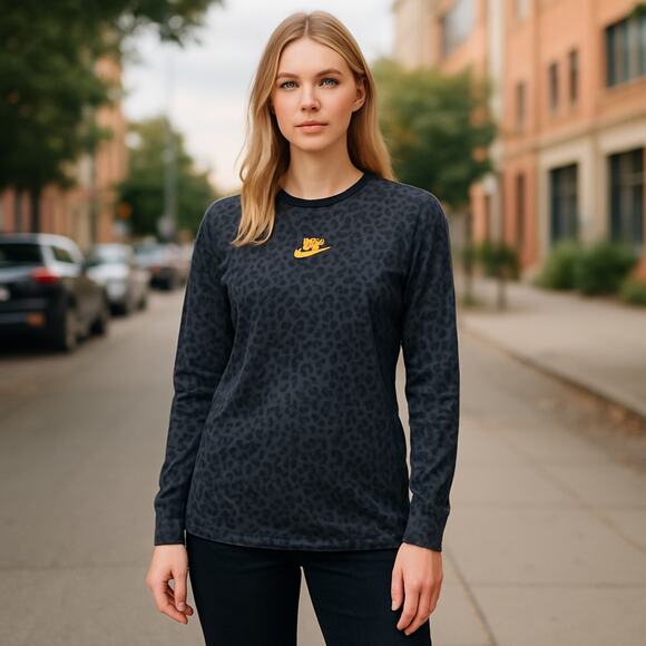 Nike long sleeve crewneck animal print T-shirt, women's M - Picture 2 of 5